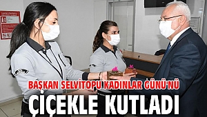 Başkan Selvitopu Kadınlar Günü'nü çiçekle kutladı
