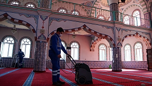 İzmir Büyükşehir Belediyesi her gün bir camiyi temizliyor
