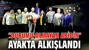 “Durumu olmayan Abidin” ayakta alkışlandı