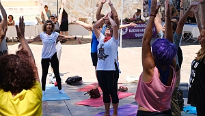 AYVALIKLI KADINLAR DÜNYA YOGA GÜNÜ’NDE BULUŞTU