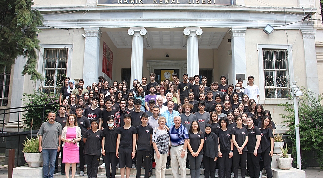 İzmir Namık Kemal Lisesi 67 yıllık mezununu misafir etti