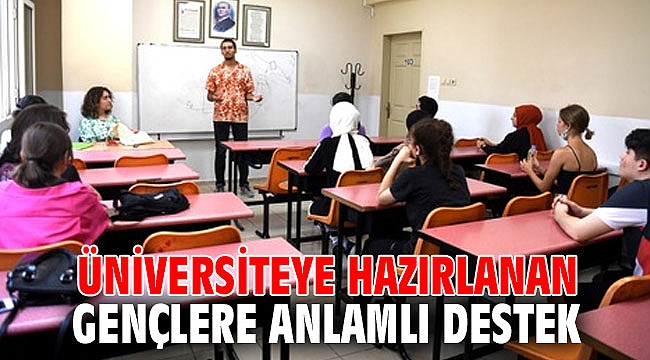 Üniversiteye hazırlanan gençlere anlamlı destek