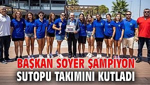 Başkan Soyer şampiyon sutopu takımını kutladı