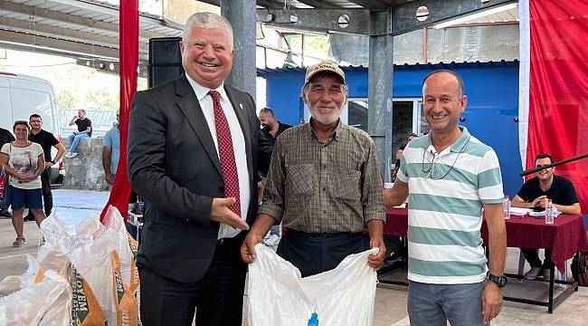 Büyükşehir’den Dikili’deki üreticiye yem desteği
