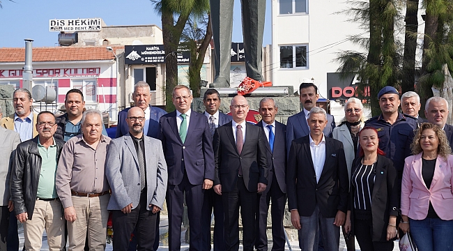 Ayvalıklı muhtarlar Cumhuriyet Meydanı’nda buluştu