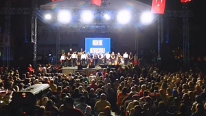 Kınık Belediye Korosu Kaan Efe için sahne aldı