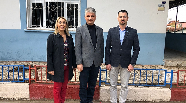 İYİ Parti Menderes'ten köy okullarına kitap desteği