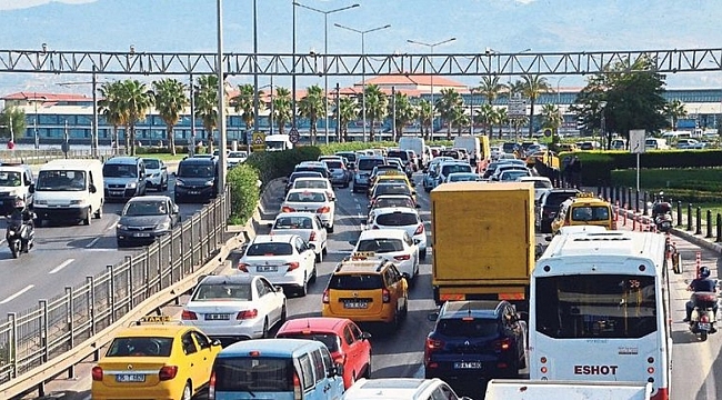 İzmir'de trafiğe kayıtlı araç sayısı 1 milyon 634 bin 158 oldu