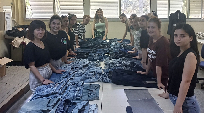 EÜ Moda ve Tasarım Yüksekokulundan “Denim Drapaj Sergisi”