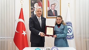 Taşkent Eczacılık Enstitüsünden, Rektör Budak'a  