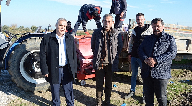 Torbalı Belediyesi, tarlalarına buğday ekti