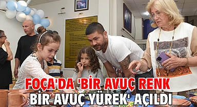 Foça'da 'Bir avuç renk bir avuç yürek' açıldı