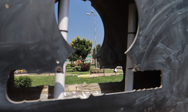 Parkta üzücü görüntüler: Şehir magandaları yine zarar verdi