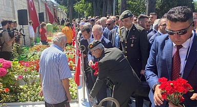 Edirnekapı Şehitliği'nde 15 Temmuz töreni