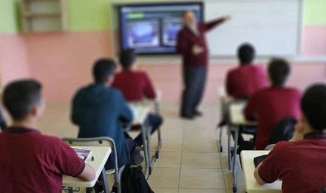 İktidara yakın 75 bin öğretmene zam yapıldı
