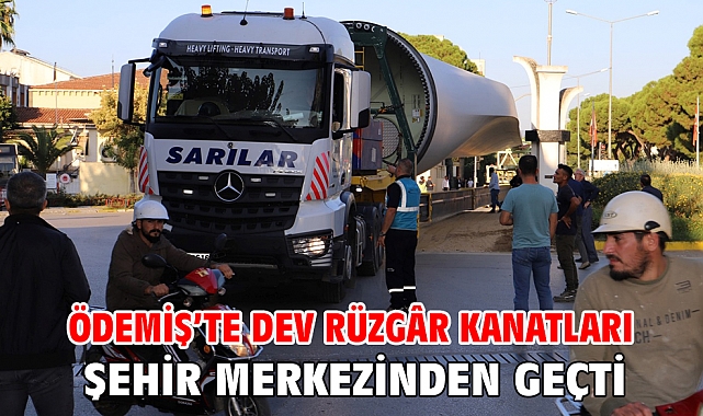 Ödemiş'te dev rüzgâr kanatları şehir merkezinden geçti