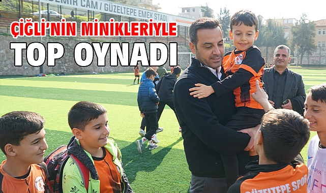 Çiğli’nin minikleriyle top oynadı…