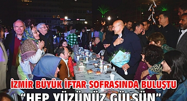İzmir büyük iftar sofrasında buluştu “Hep yüzünüz gülsün”