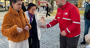 Kızılay Konak Şubesi, Ramazan Ayında Binlerce İhtiyaç Sahibine Ulaşıyor