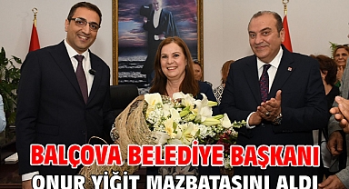 Balçova Belediye Başkanı Onur Yiğit Mazbatasını Aldı