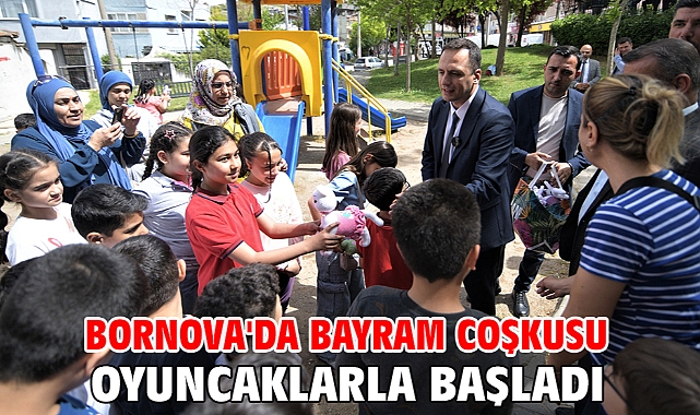 Bornova'da Bayram coşkusu oyuncaklarla başladı