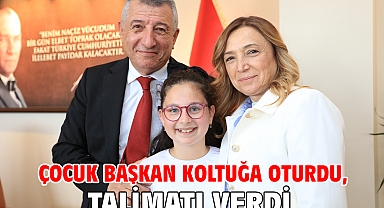 Çocuk Başkan Koltuğa Oturdu, Talimatı Verdi