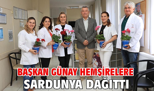 Başkan Günay Hemşirelere Sardunya Dağıttı
