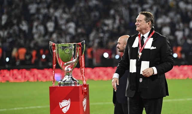 Futbolcular kupayı Beşiktaş çarşısına götürecek