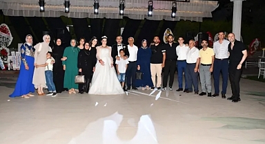 Bergama'da iş ve siyaset dünyası bir arada: İbrahim Yerlikaya ve Buse Uyarer dünya evine girdi