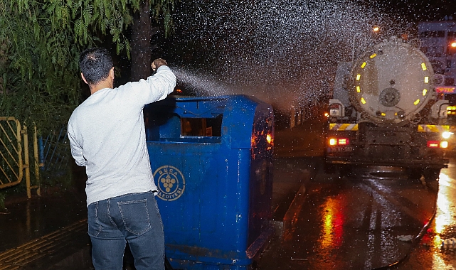 Buca’da temizlik çalışmaları aralıksız sürüyor