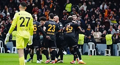 Adana Demirspor sahadan çekildi, hakem maçı tatil etti