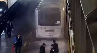 Avcılar'da metrobüsün motorunda yangın çıktı