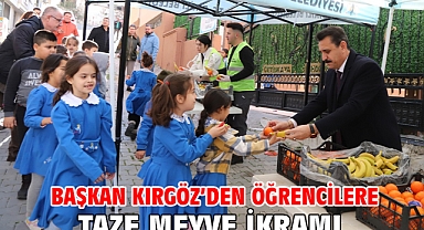 Başkan Kırgöz’den öğrencilere taze meyve ikramı