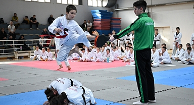 Bornova’da taekwondocuların kuşak heyecanı