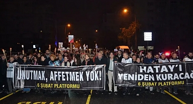 Depremde yaşamını yitirenler için 'sessiz' yürüyüş