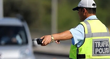 Hakim eski vekilin trafik cezasını sildi
