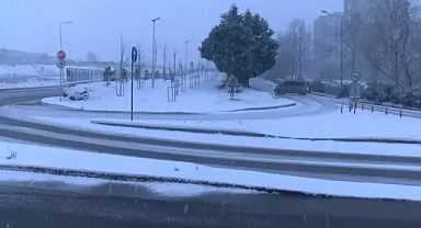 İstanbul'da kar yağışı etkili oluyor