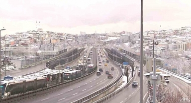 Kar bitti, İstanbullular haftaya trafikle başladı