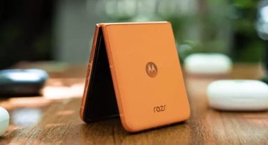 Motorola Razr 60 Ultra için yeni Pantone renkleri müjdesi