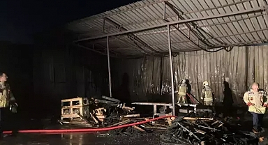 Palet fabrikasındaki yangın 2 saatte söndürüldü