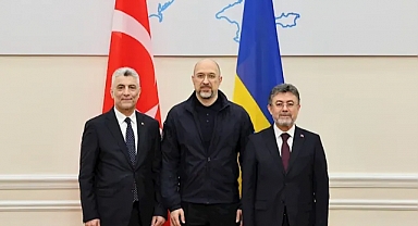 Bakan Bolat ve Bakan Yumaklı, Ukrayna Dışişleri Bakanı Sybiha ile bir araya geldi