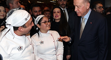 Erdoğan'dan kafeye ziyaret; gençlerle bir araya geldi