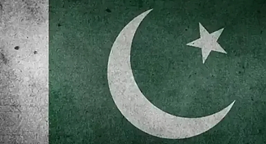 Pakistan'da trene saldırı: 100'den fazla yolcu kurtarıldı