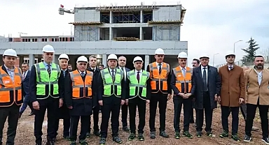 Adalet Bakanı Tunç, Sakarya Adalet Sarayı inşaatında incelmelerde bulundu