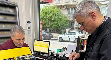 Bakan Memişoğlu boykota karşı esnafa destek alışverişi yaptı