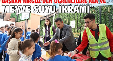 Başkan Kırgöz’den öğrencilere kek ve meyve suyu ikramı
