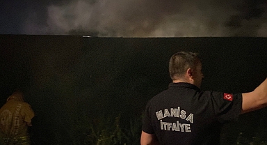 Manisa'da geri dönüşüm tesisindeki yangın, söndürüldü