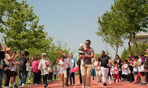 İzmir'de çocuklardan farkındalık koşusu
