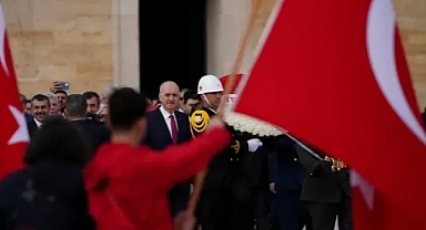 Kurtulmuş, TBMM'deki Atatürk Anıtı'na çelenk bıraktı