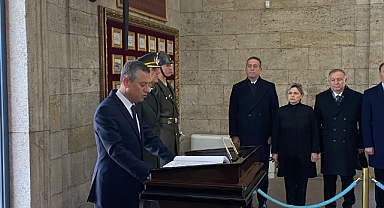 Özgür Özel, Anıtkabir'i ziyaret etti